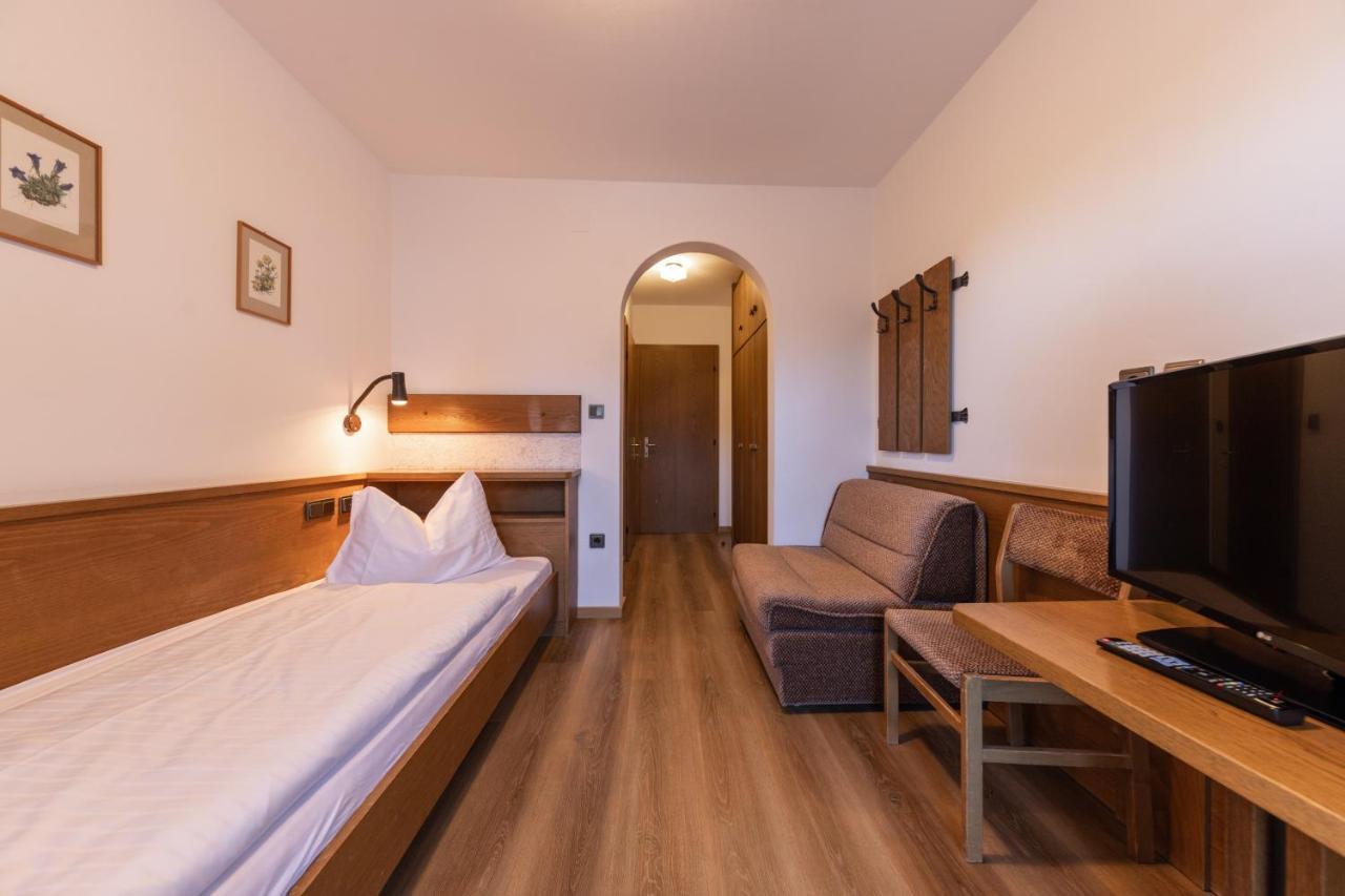 Hotel Fines フーネス エクステリア 写真